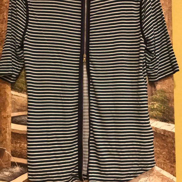 👚 Ann Taylor Zipper Back Top - Picture 2 of 6